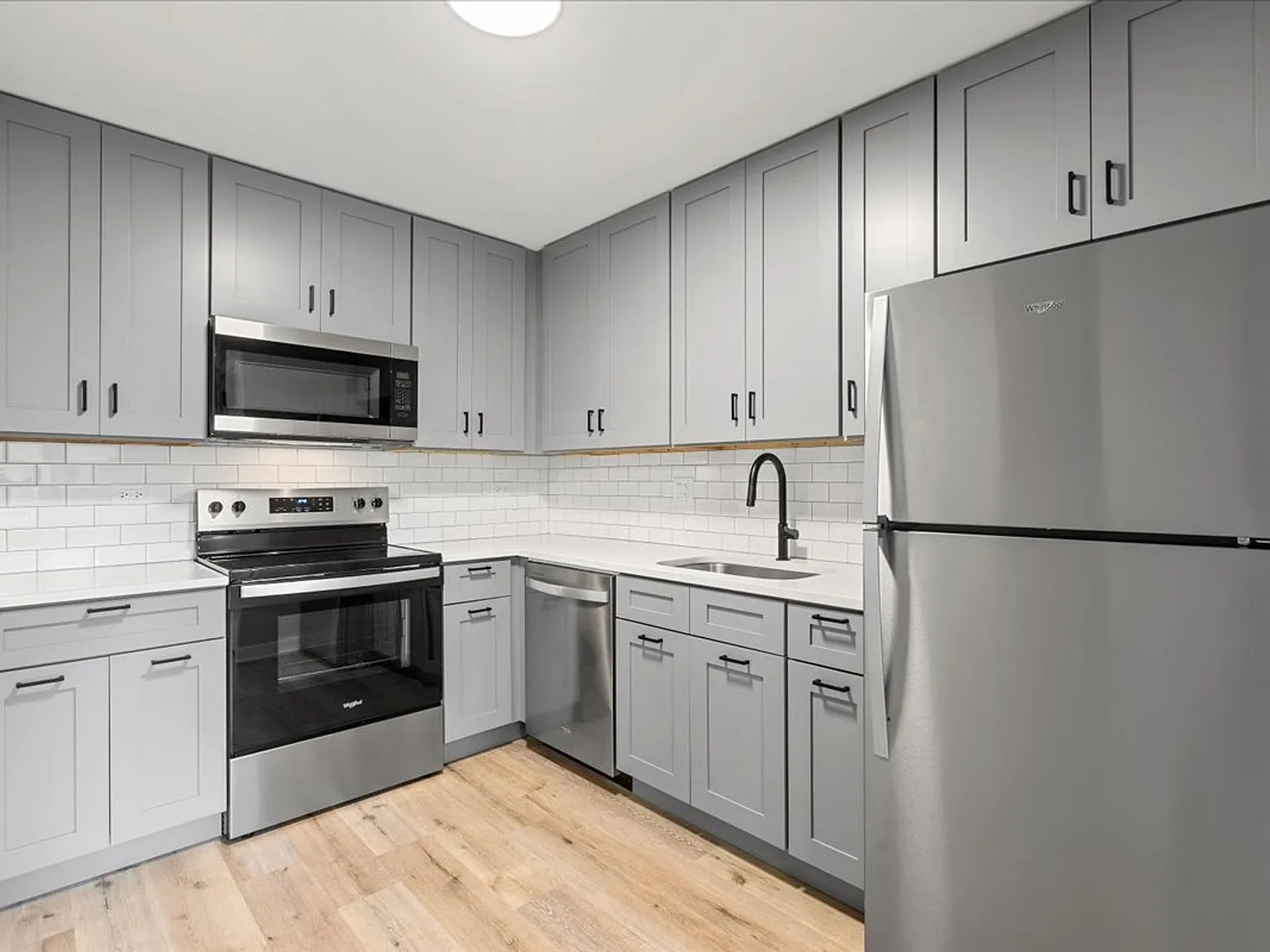 Maple Grove Apartments - Luxury and Convenience in Mundelein! — Photo 3