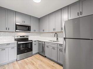 Maple Grove Apartments - Luxury and Convenience in Mundelein!, Mundelein, IL 60060