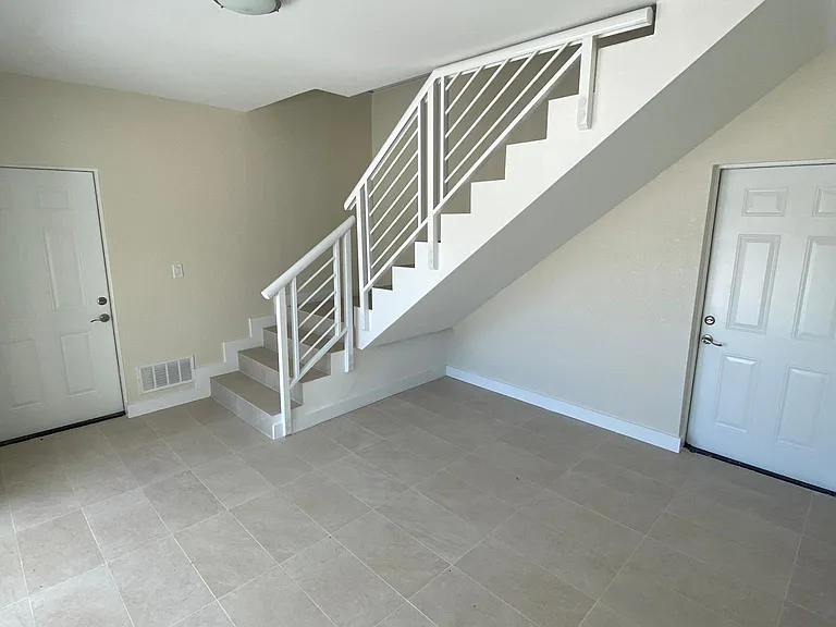 106 Jamaica St — Photo 8
