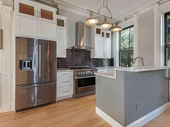 3rd image of 865 Lafayette Ave #1