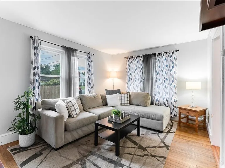 34 Julian Rd — Photo 13