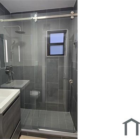 360 NW 8th St APT 8, photo 3