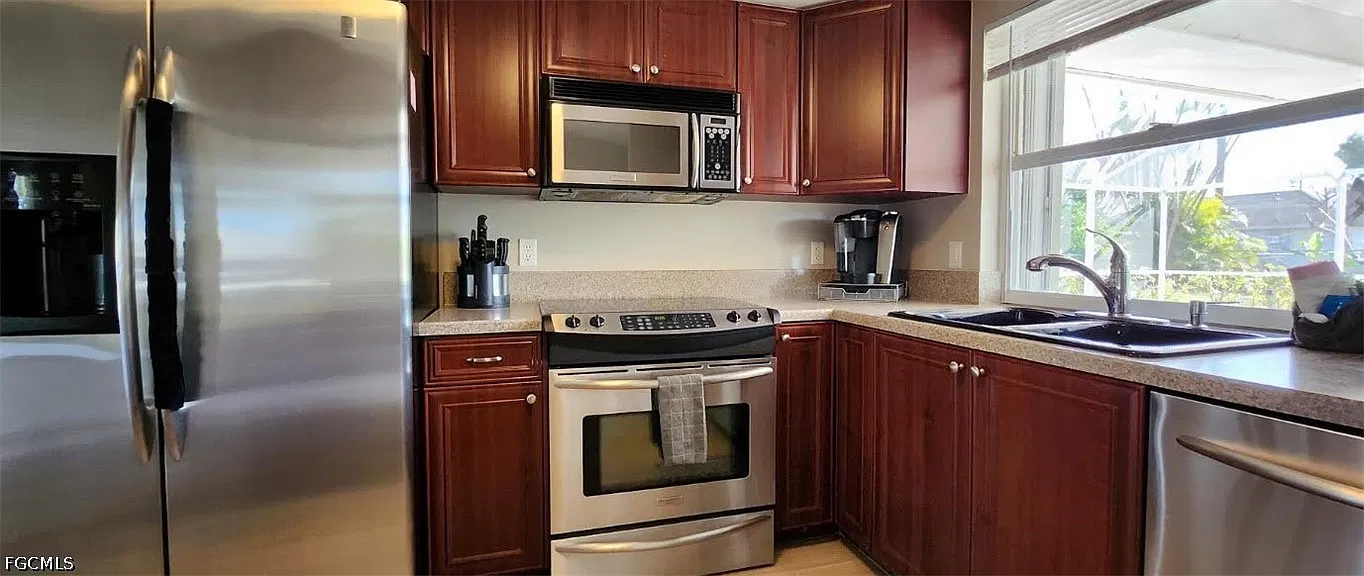3 bed, 2.0 bath, 1257 sqft, $3,575 — Photo 4