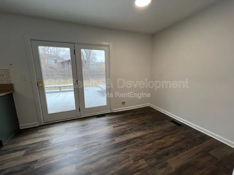 231 Ridgefield Ln — Photo 6