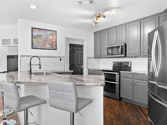 3rd image of 5328 Mirage Dr