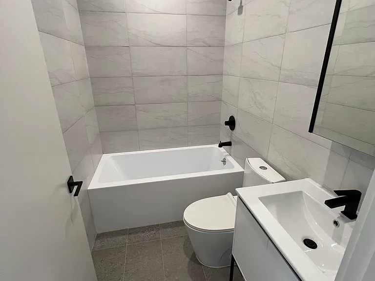 679 Watkins St #3 — Photo 4