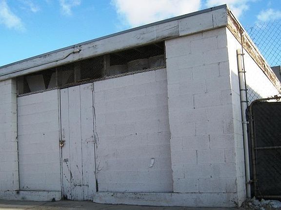 4th image of 711 W Broadway