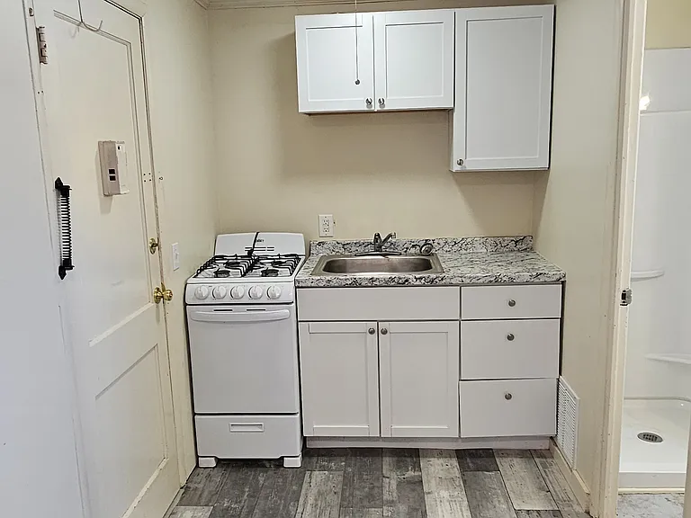 330 W State St #7 — Photo 1