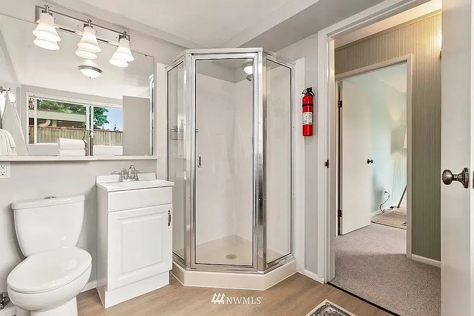 5 bed, 1690 sqft, $1,200 — Photo 3