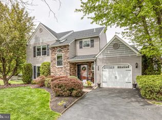 247 Hidden Spring Ln, Langhorne, PA 19047