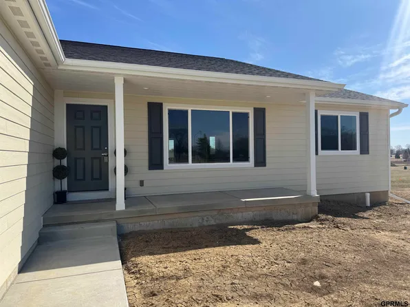 818 N 26th St, Beatrice, NE 68310