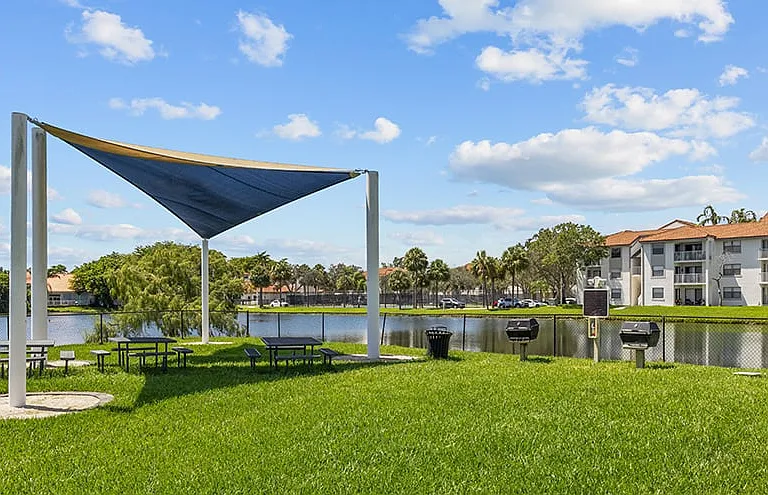 La Vue at Emerald Pointe — Photo 5