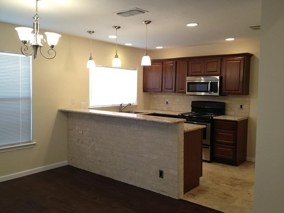 1st image of 9310 Valley Way Dr