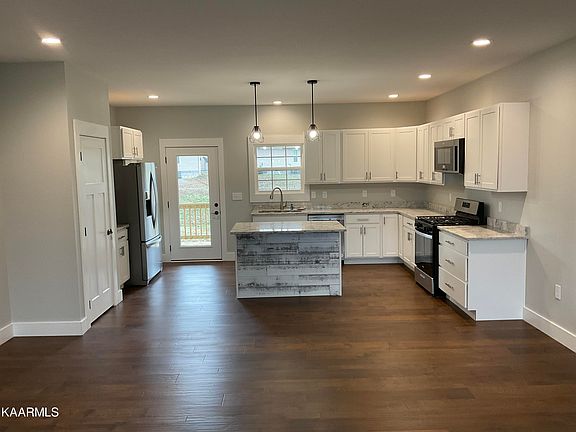 2nd image of 50 Sky View Meadow Dr