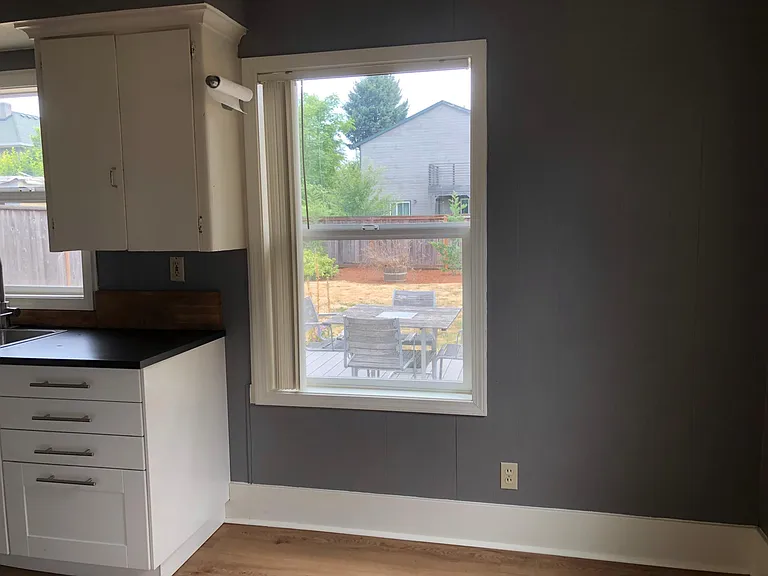 Eat-in kitchen