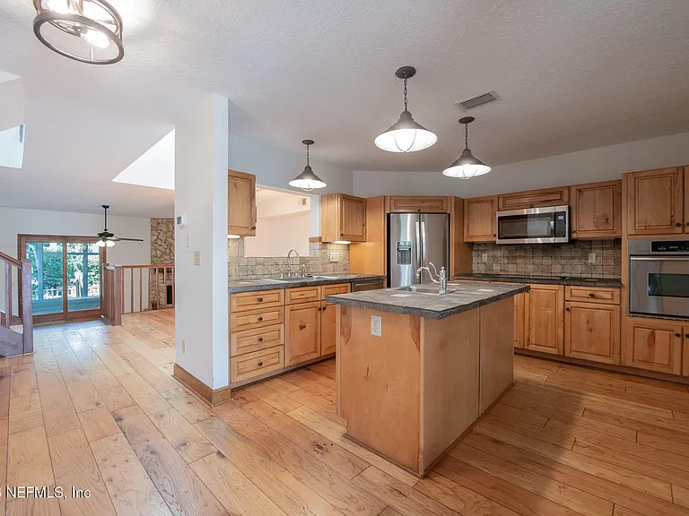 1745 Ocean Grove Dr — Photo 4