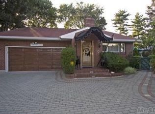 388 Plainfield Ave, Floral Park, NY 11001