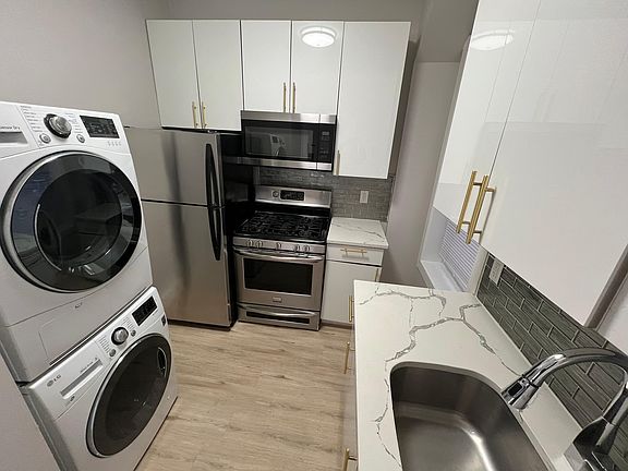 3rd image of 3143 Kennedy Blvd #104A
