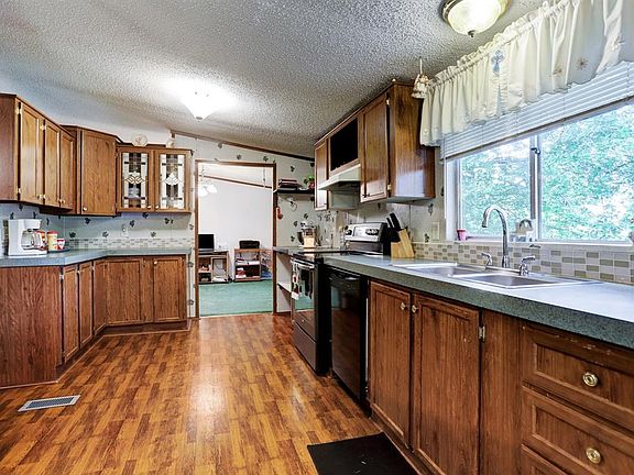 5th image of 10211 Fairview Dr