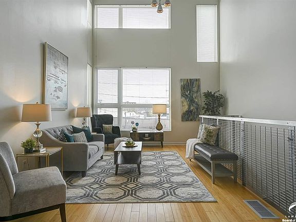 4th image of 582 W 40th St #582
