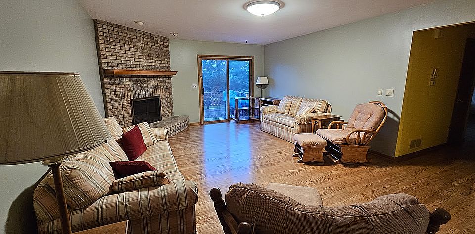1st image of 1688 Foxwood Dr