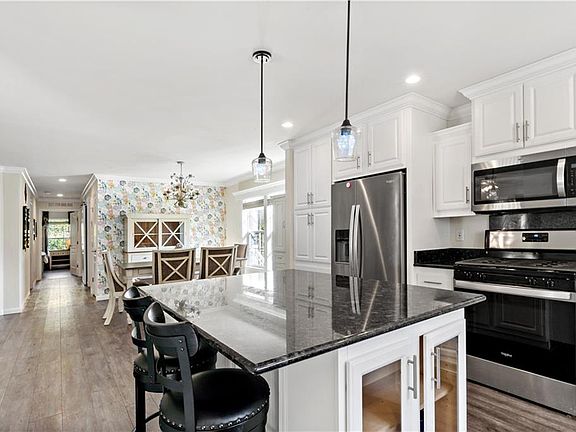 4th image of 2 Cheryl Ln
