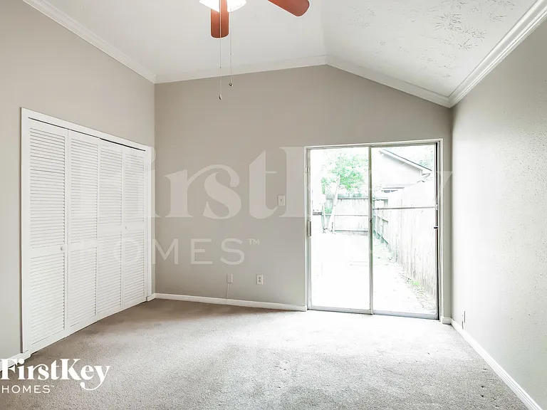 4030 Meadowgold Ln — Photo 7