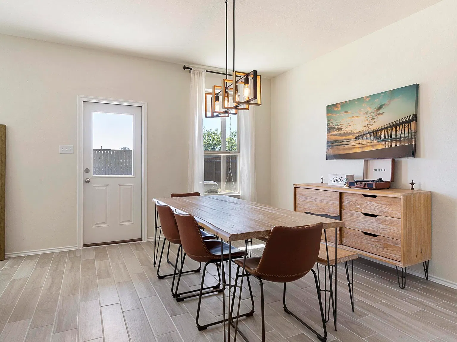 3 bed, 2.5 bath, 2041 sqft, $2,500 — Photo 3