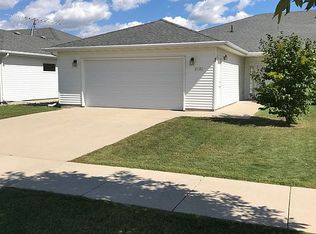 2532 Pembrooke Dr, Grand Forks, ND 58201