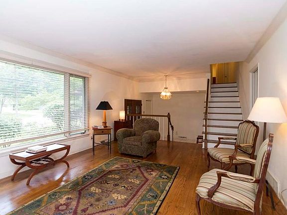 4th image of 5594 Harleston Dr