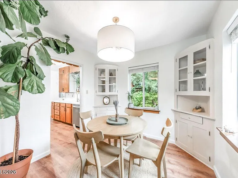 699 Saint Lawrence Ave — Photo 10