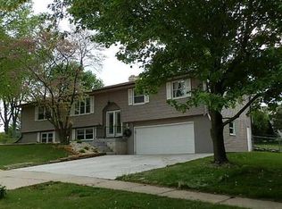 1215 Royal Oaks Dr, Janesville, WI 53548