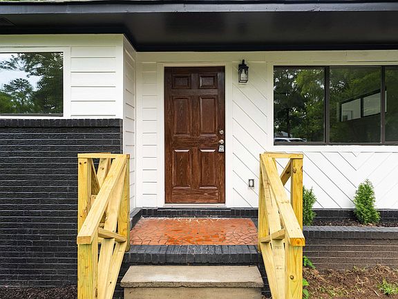 4th image of 2118 Darlington St