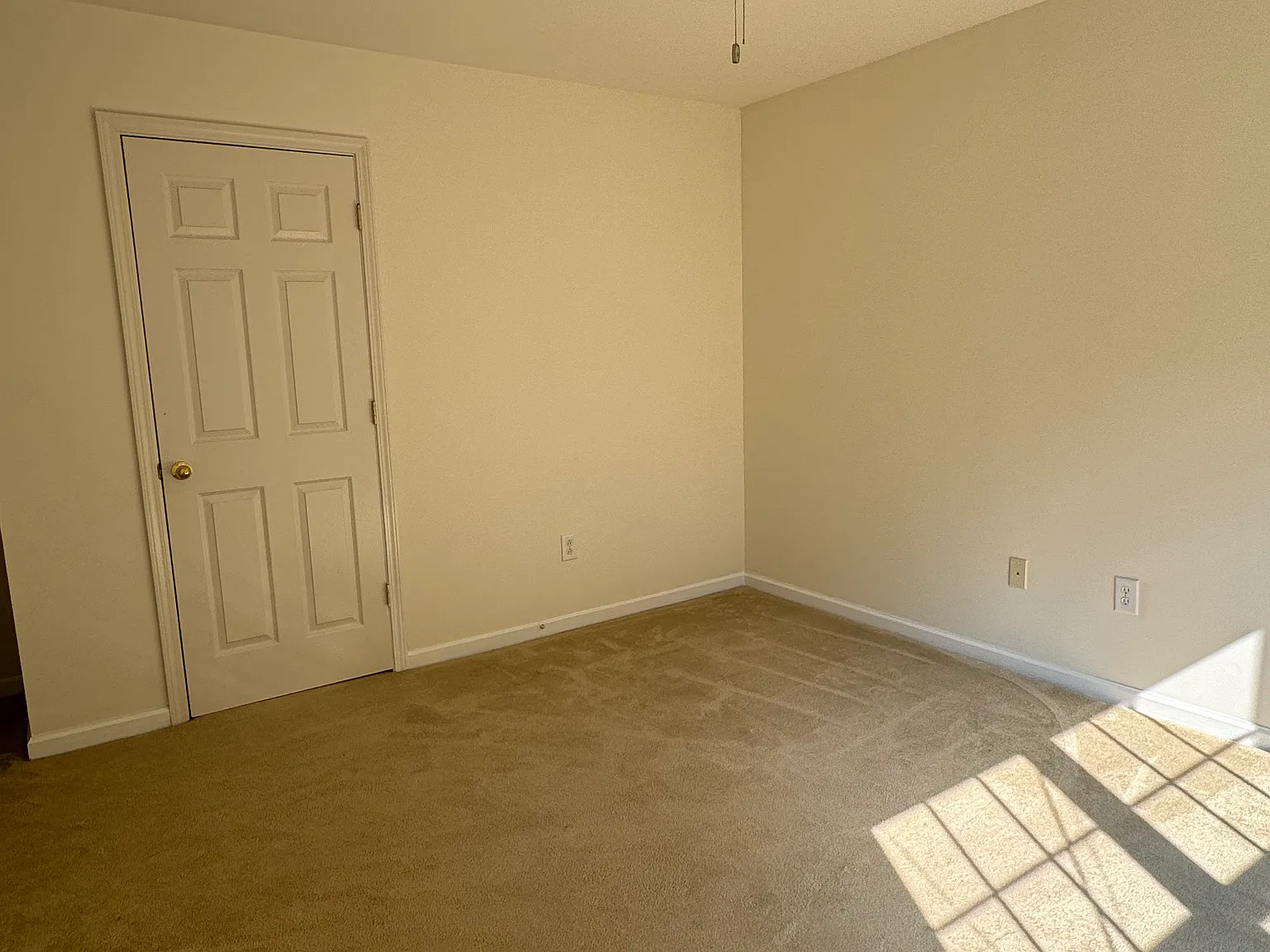 5 bed, 3599 sqft, $700 — Photo 3