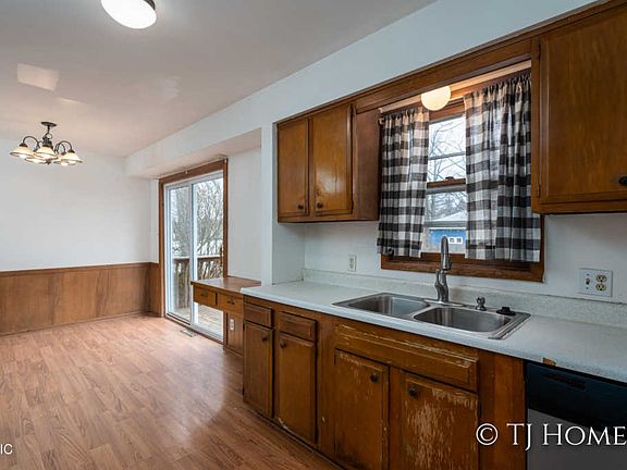 5th image of 4466 Marshall Ave SE