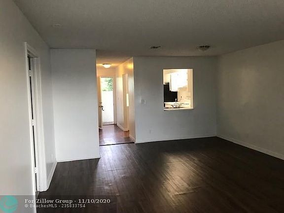 3rd image of 11460 NW 39th St #11464