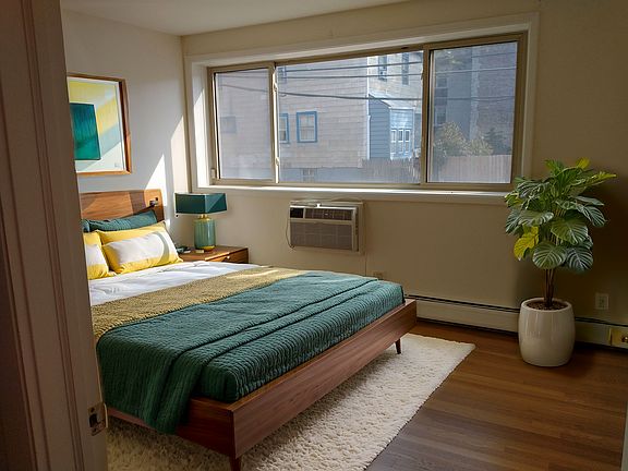 3rd image of 1545 W Pratt Blvd APT 104