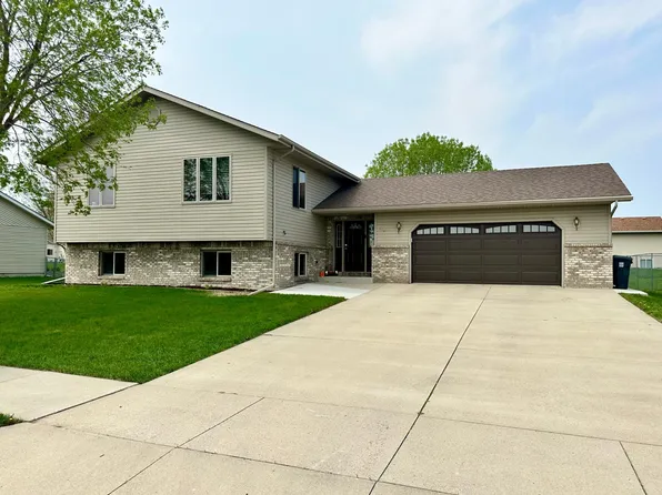 214 Legion Field Rd, Marshall, MN 56258