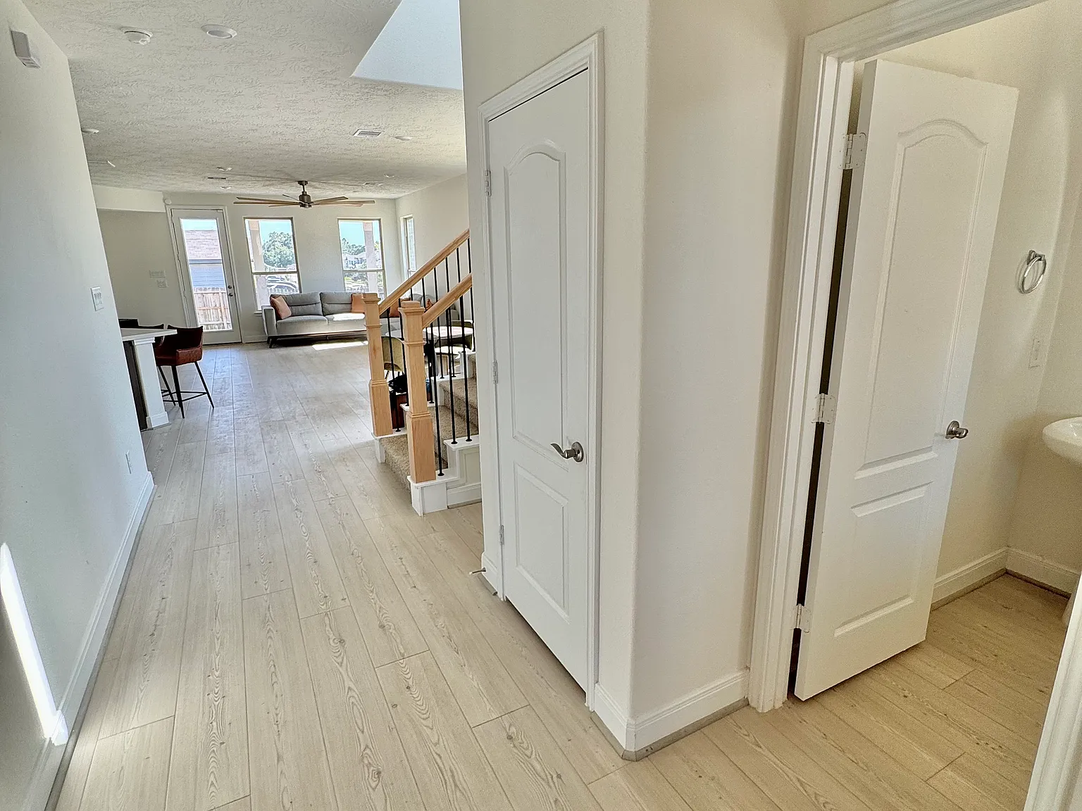 3 bed, 2.5 bath, 2526 sqft, $2,650 — Photo 3