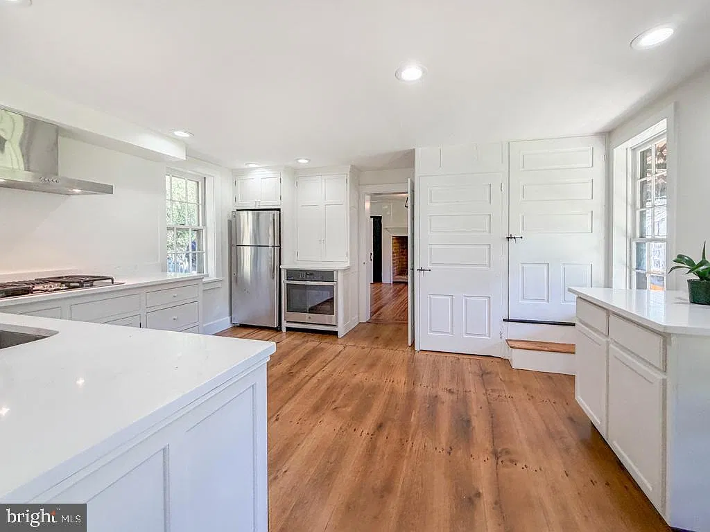 2 bed, 1.5 bath, 1300 sqft, $3,500 — Photo 4