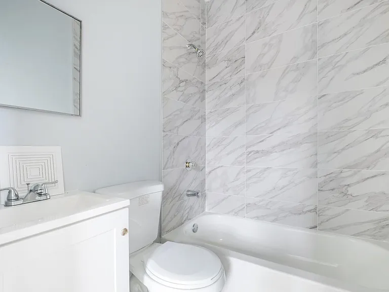 845 SW 4th St #7 — Photo 7