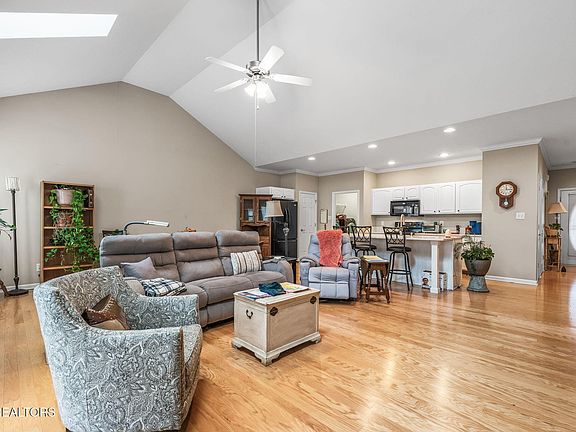 4th image of 4661 Oak Meadow Way