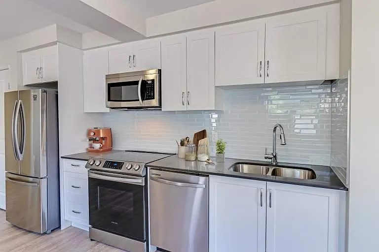 2837 Yonge St — Photo 7