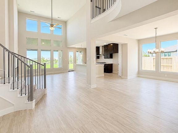 4th image of 31546 Meadow Place Ln