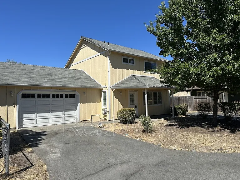 715 SW Laurel St — Photo 3