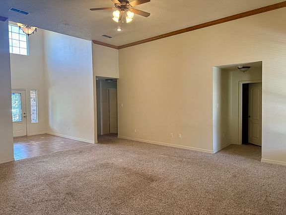 4th image of 920 Chase Mdws #A