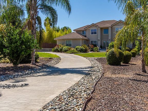 3rd image of 9581 S Canyon Ct