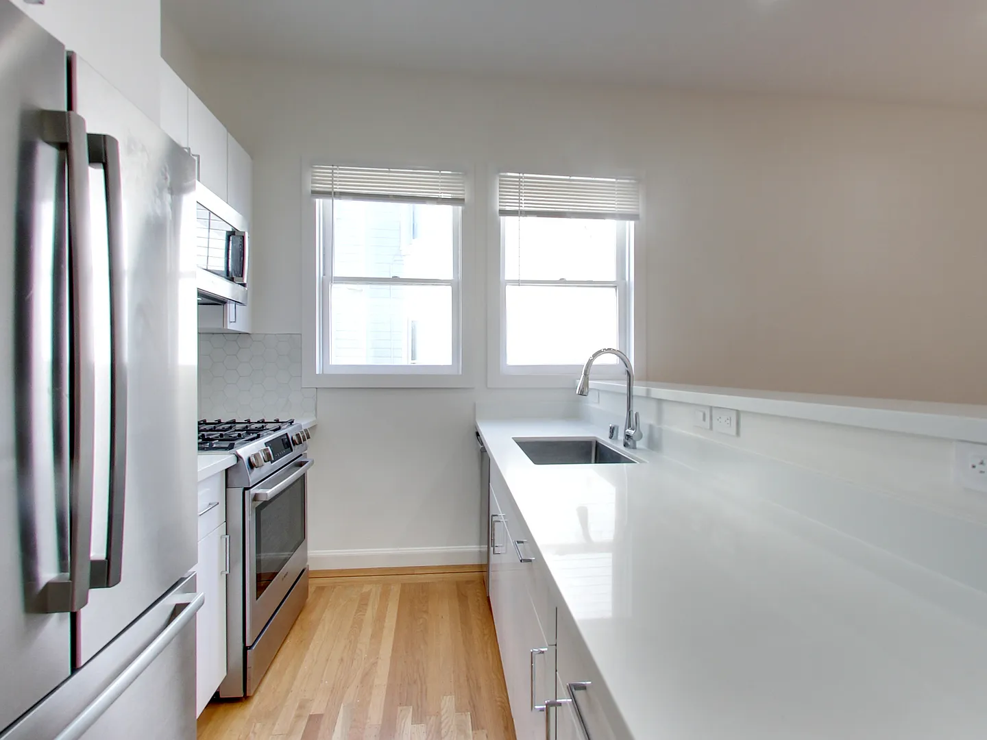 Remodeled 4 Bed Plus Den with Laundry in the Heart of North Beach! W/ $3000 Deposit!! — Photo 4