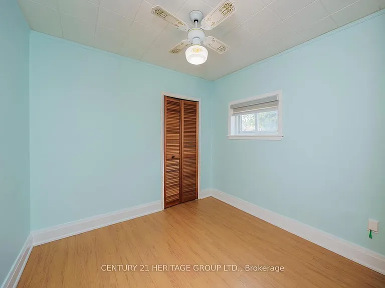 203 Hibbert Ave — Photo 16