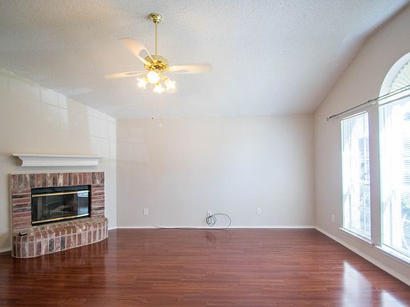 3rd image of 774 Deauville Cir W